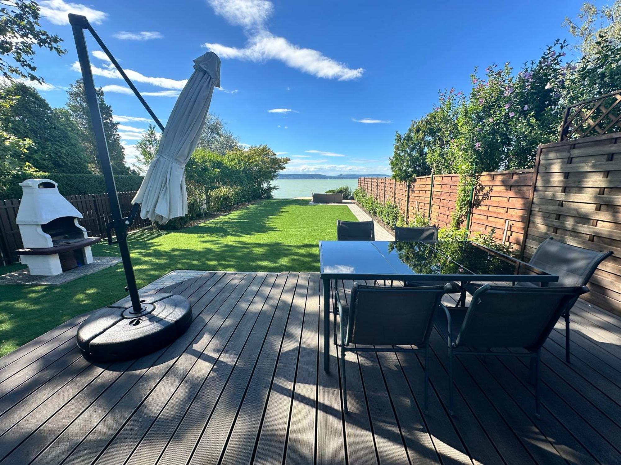 Sunny Private Beach Balatonlelle Exterior photo